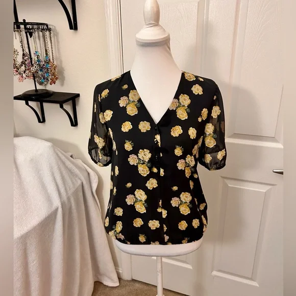 NWT 🌼 LOFT 🌼 Black & Yellow Floral Blouse - XS - Picture 3 of 6